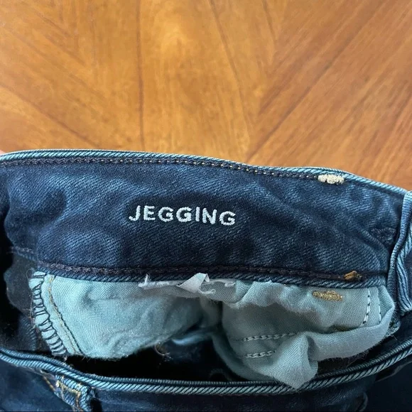 American Eagle Dark Wash Super Stretch Jegging Size 2 - Picture 4 of 5